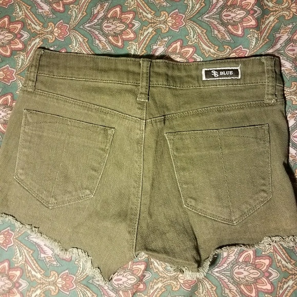 Shorts - Picture 3 of 3